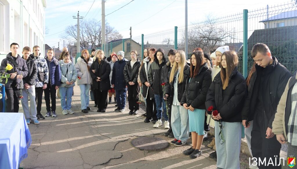 В Ізмаїлі відкрили меморіальну дошку морпіху Юрію Караванському, який загинув у березні 2022-го