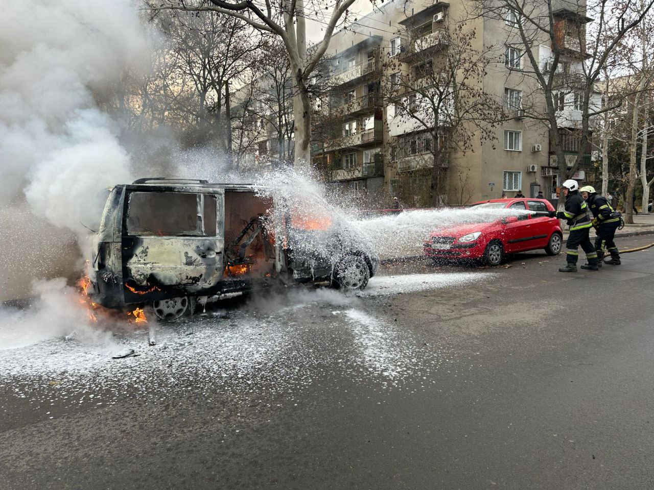 В Ізмаїлі палала чорна автівка