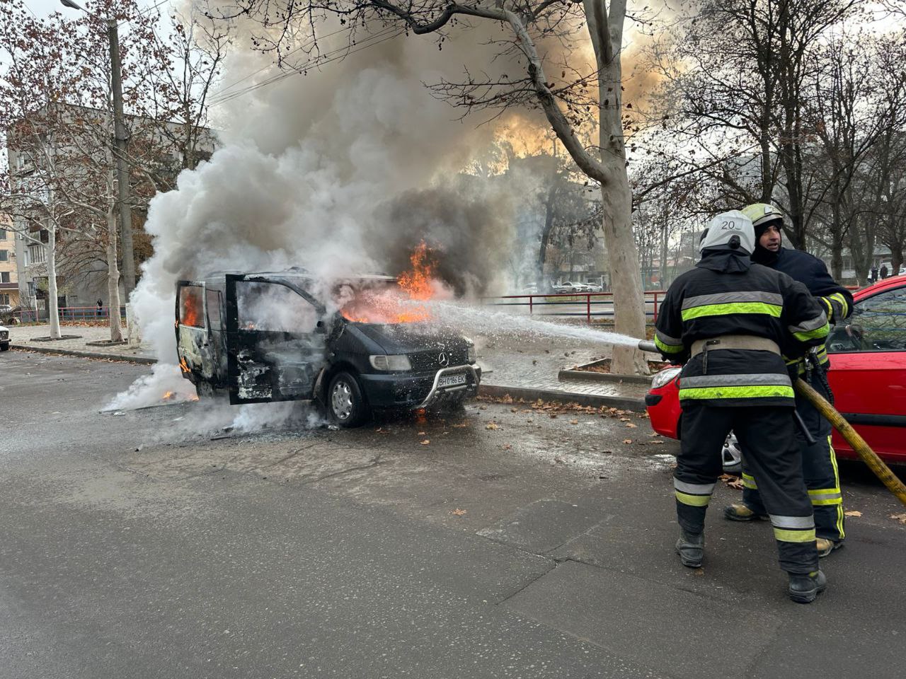 В Ізмаїлі палала чорна автівка