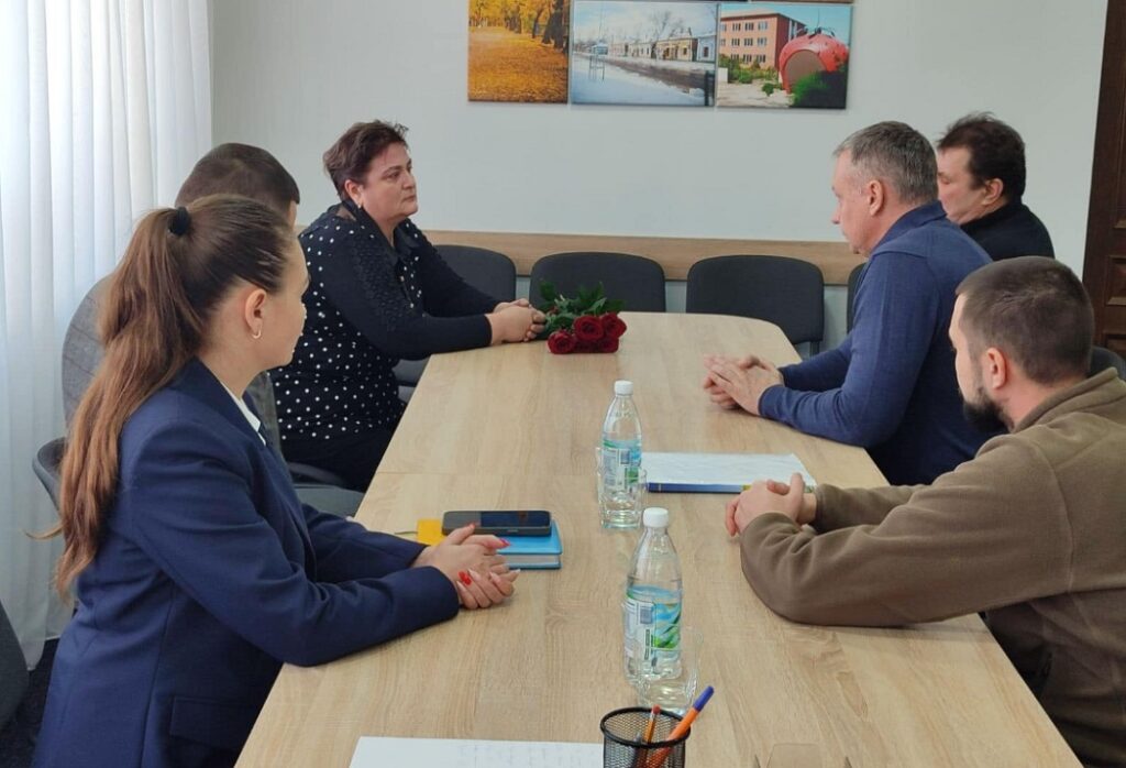 У Кілії батькам зниклого безвісти молодого воїна передали державну нагороду