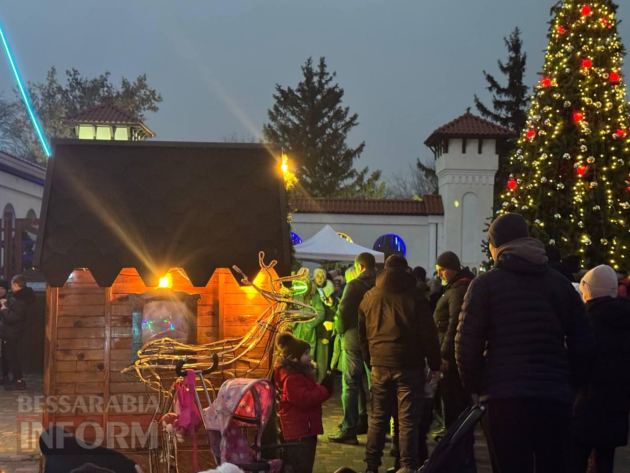 В Арцизі відкриття головної ялинки дало старт роботі резиденції Святого Миколая - як отримати подарунок