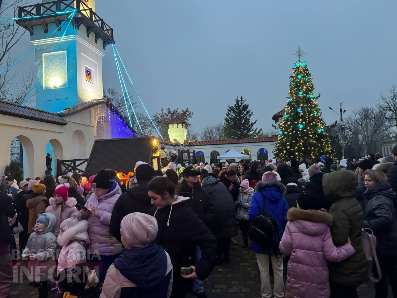 В Арцизі відкриття головної ялинки дало старт роботі резиденції Святого Миколая - як отримати подарунок