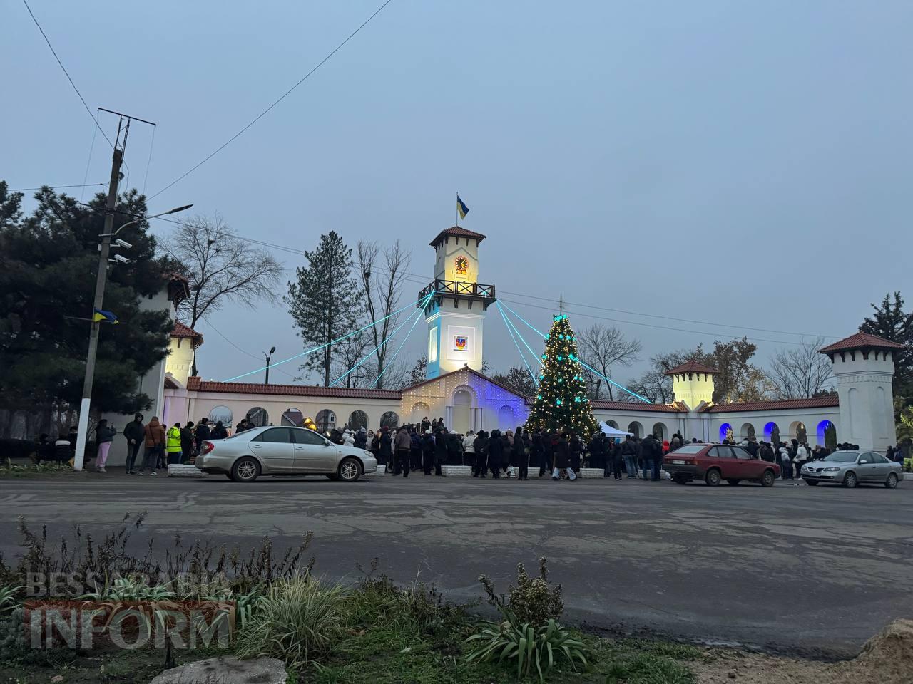 В Арцизі відкриття головної ялинки дало старт роботі резиденції Святого Миколая - як отримати подарунок