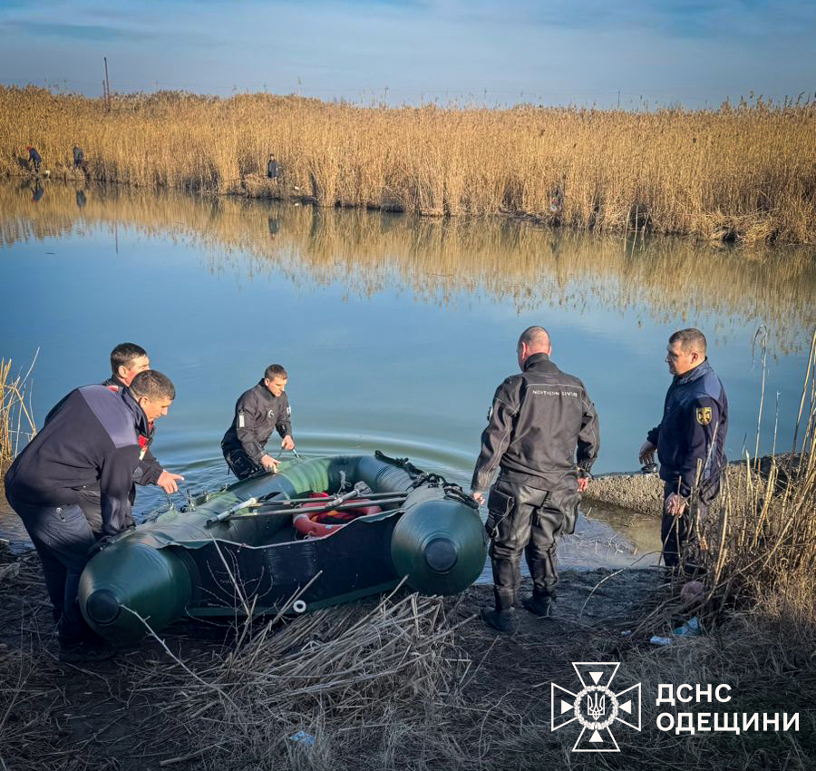 Водолази ДСНС прочісують дно озера Ялпуг: триває пошукова операція