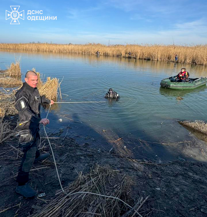 Водолази ДСНС прочісують дно озера Ялпуг: триває пошукова операція