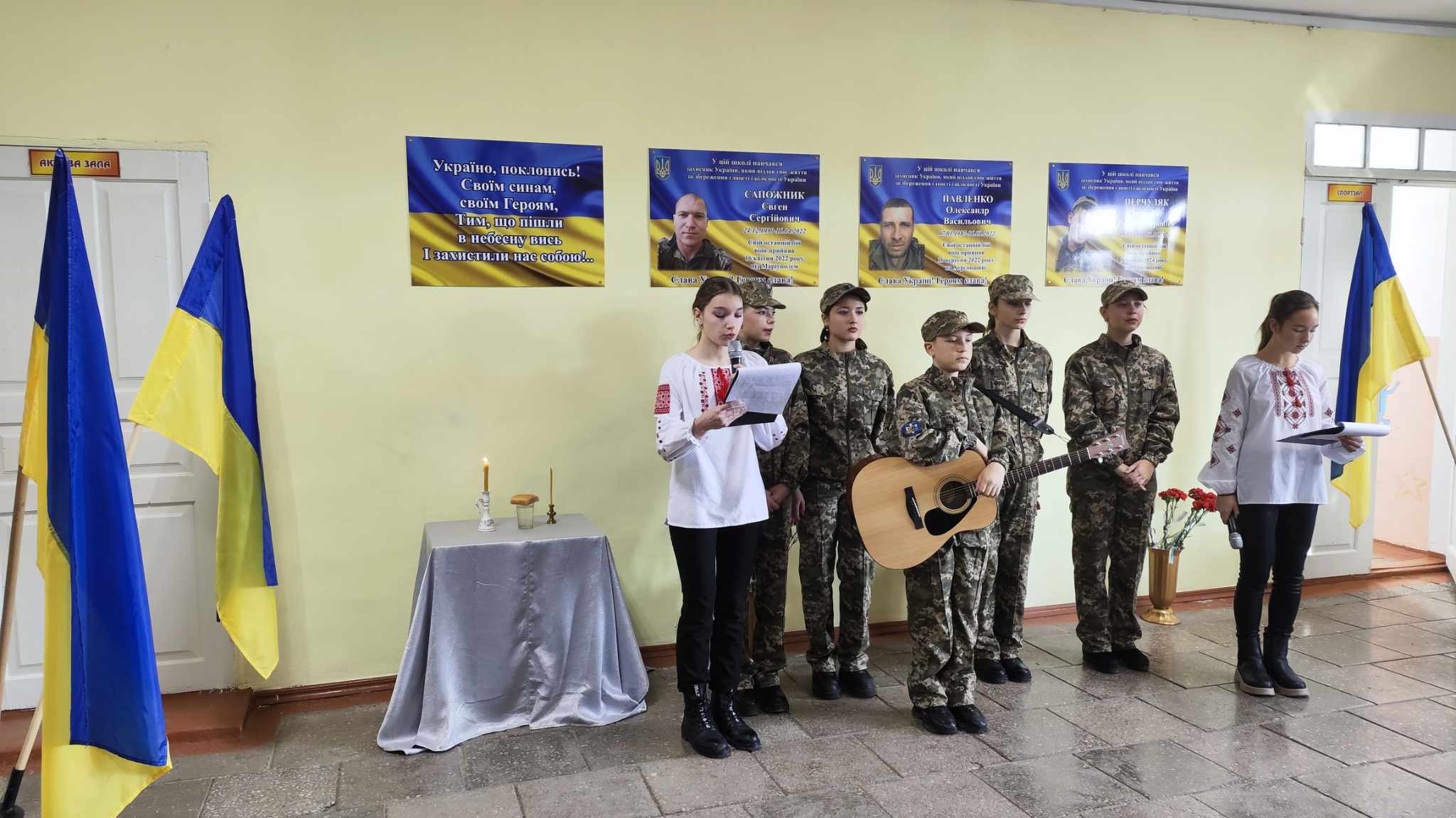 У навчальному закладі Мологівської громади вшанували пам’ять своїх випускників, які загинули за Україну, відкриттям меморіальних дошок