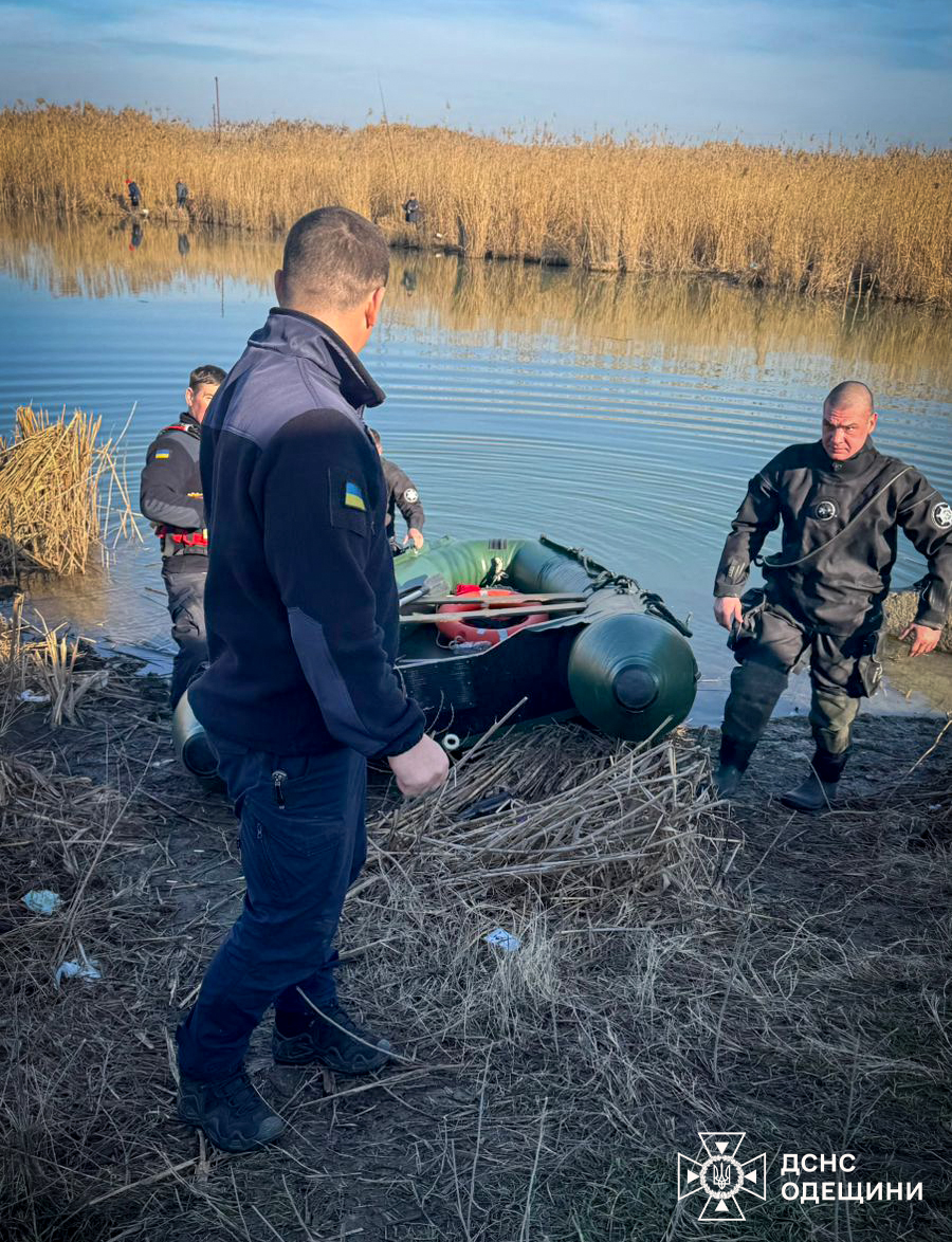 Водолази ДСНС прочісують дно озера Ялпуг: триває пошукова операція