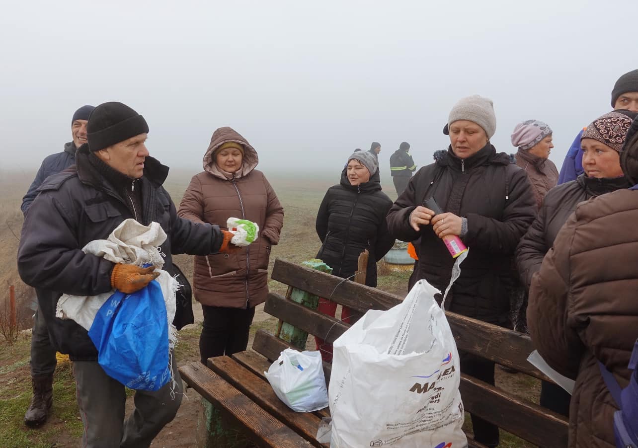 У громаді Білгород-Дністровського району з узбережжя прибрали 100 кілограмів мазуту