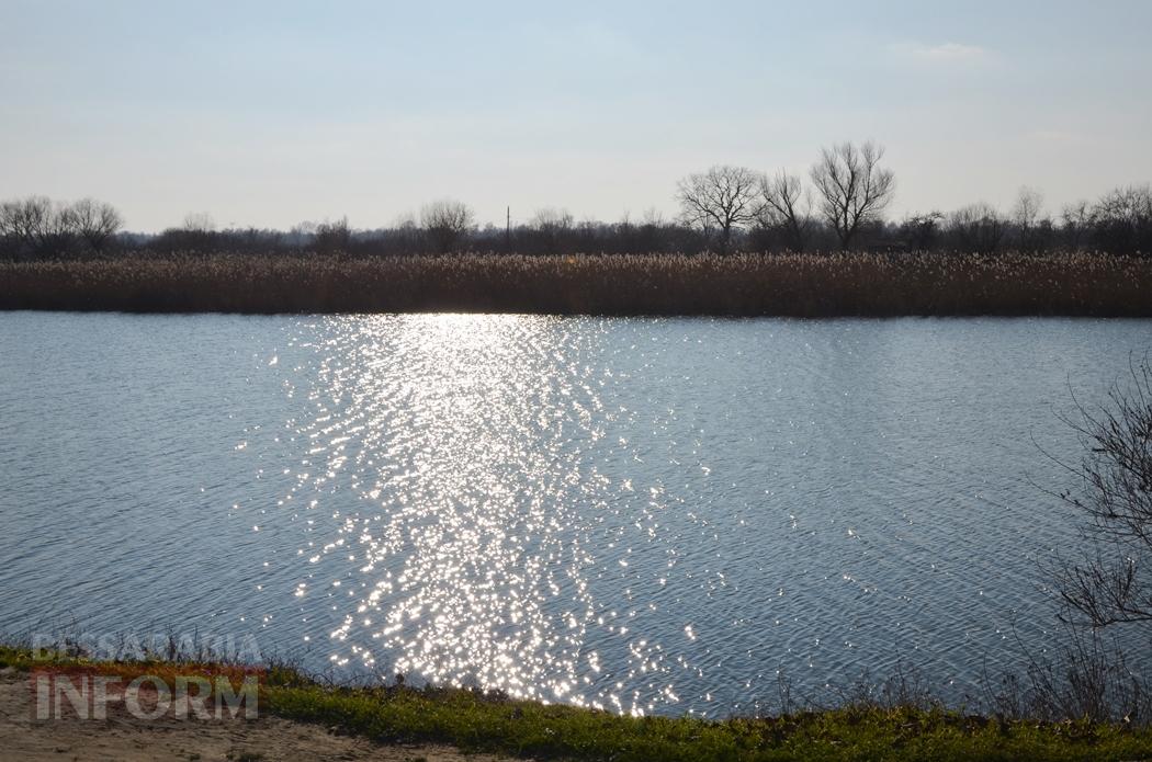 Мешканці Кілії занурилися у майже крижані "хрещенські води" (фото, відео)