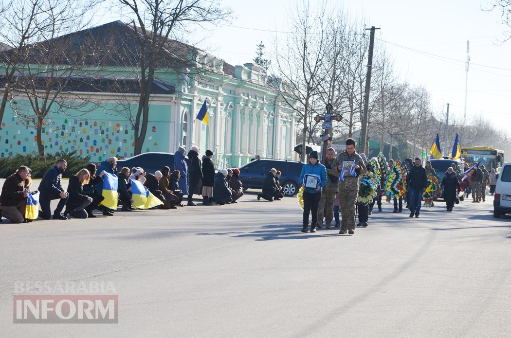 В Кілії з почестями провели загиблого на Курщині Леоніда Карастойку