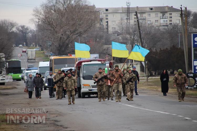 «Спасибі, ти був гарним сином»: в Болградській громаді провели в останню путь захисника Олександра Шамшуріна