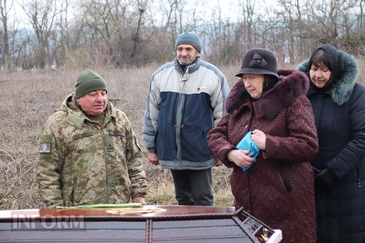 «Спасибі, ти був гарним сином»: в Болградській громаді провели в останню путь захисника Олександра Шамшуріна