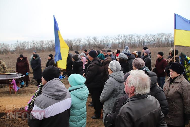 «Спасибі, ти був гарним сином»: в Болградській громаді провели в останню путь захисника Олександра Шамшуріна