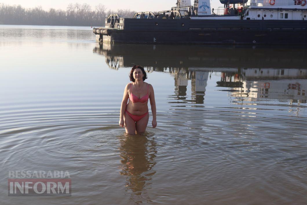 В Ізмаїлі на Водохреще в холодний Дунай більше пірнало чоловіків, ніж жінок