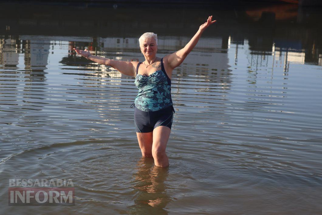 В Ізмаїлі на Водохреще в холодний Дунай більше пірнало чоловіків, ніж жінок