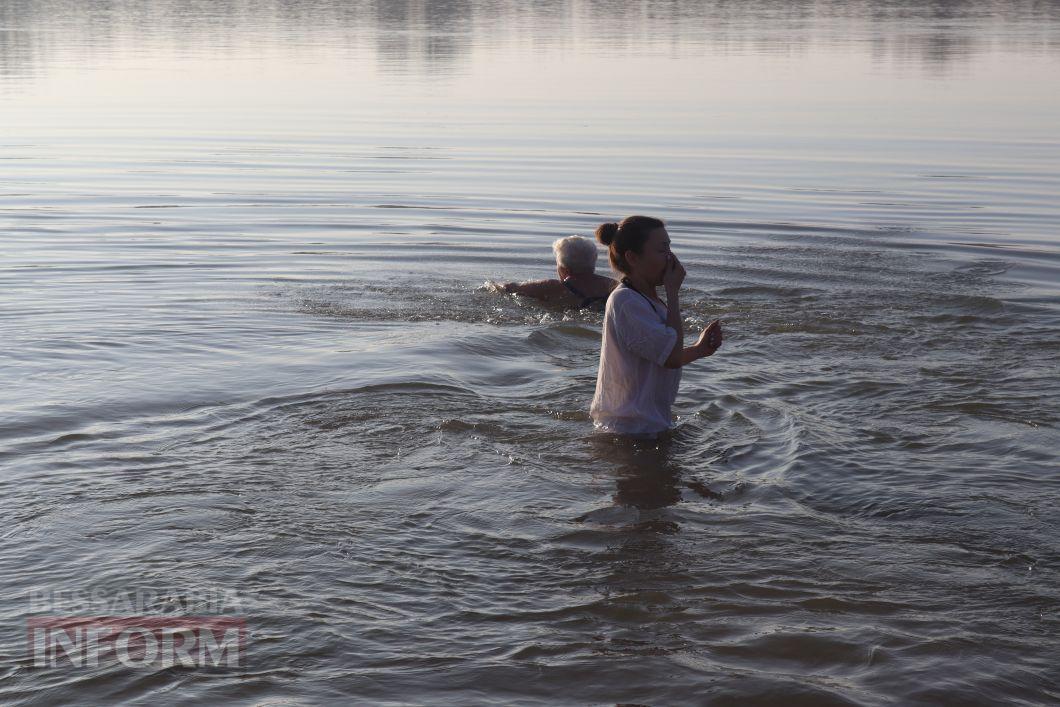 В Ізмаїлі на Водохреще в холодний Дунай більше пірнало чоловіків, ніж жінок