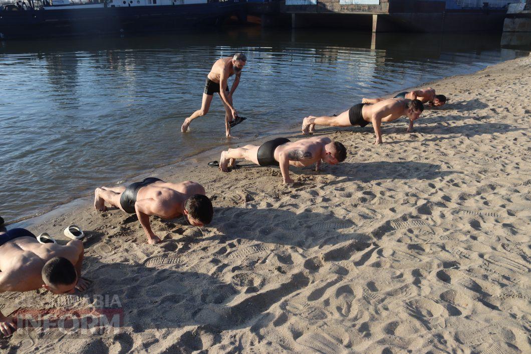 В Ізмаїлі на Водохреще в холодний Дунай більше пірнало чоловіків, ніж жінок