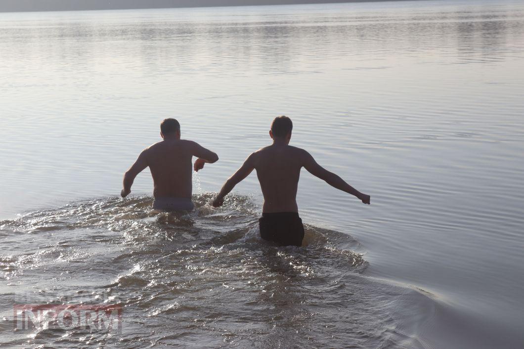 В Ізмаїлі на Водохреще в холодний Дунай більше пірнало чоловіків, ніж жінок