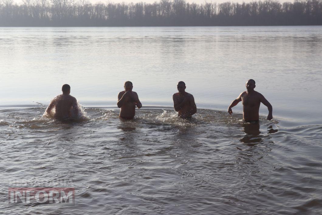 В Ізмаїлі на Водохреще в холодний Дунай більше пірнало чоловіків, ніж жінок