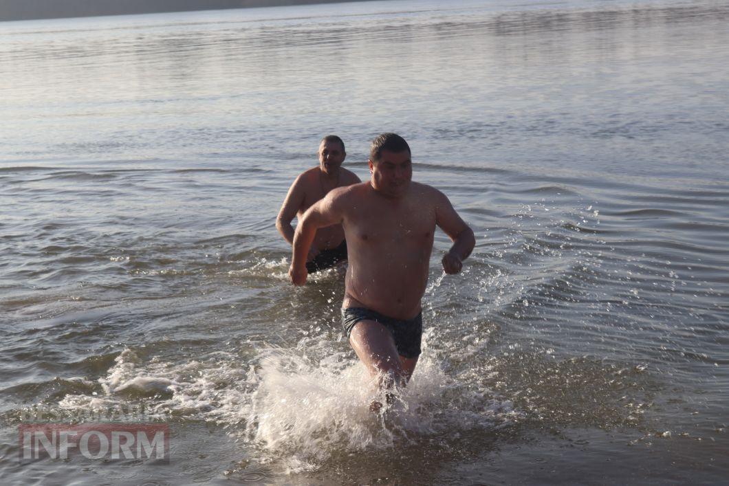 В Ізмаїлі на Водохреще в холодний Дунай більше пірнало чоловіків, ніж жінок