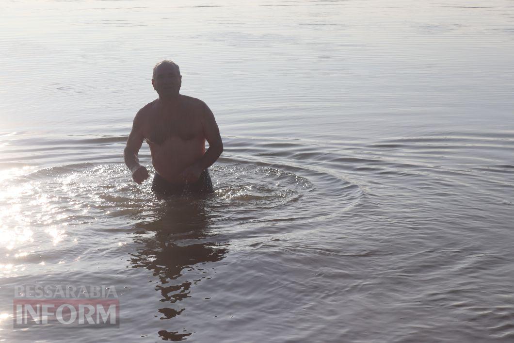 В Ізмаїлі на Водохреще в холодний Дунай більше пірнало чоловіків, ніж жінок