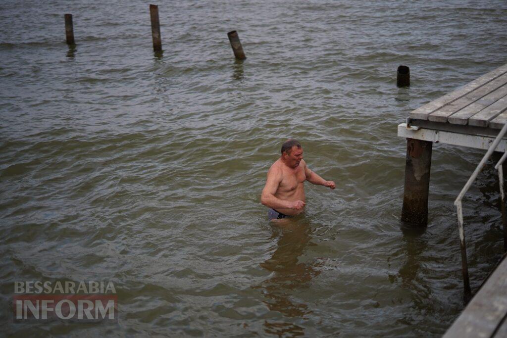 Аккерманці традиційно занурилися та залюбки поплавали на Водохреще у водах Дністровського лиману