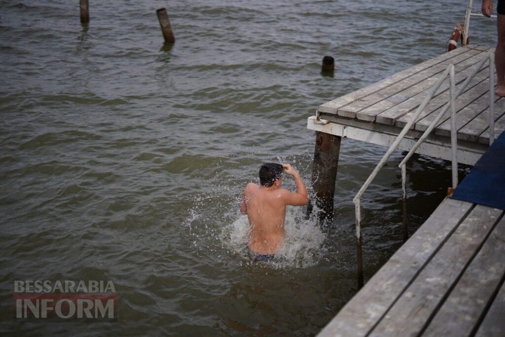 Аккерманці традиційно занурилися та залюбки поплавали на Водохреще у водах Дністровського лиману