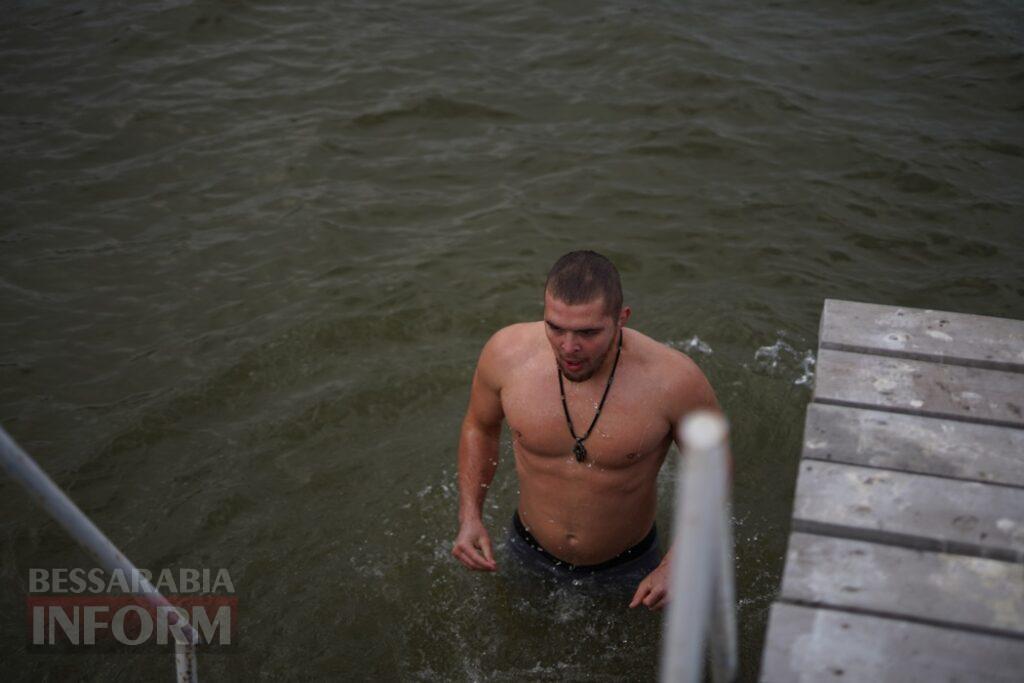 Аккерманці традиційно занурилися та залюбки поплавали на Водохреще у водах Дністровського лиману