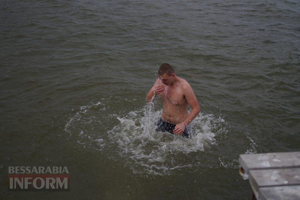 Аккерманці традиційно занурилися та залюбки поплавали на Водохреще у водах Дністровського лиману