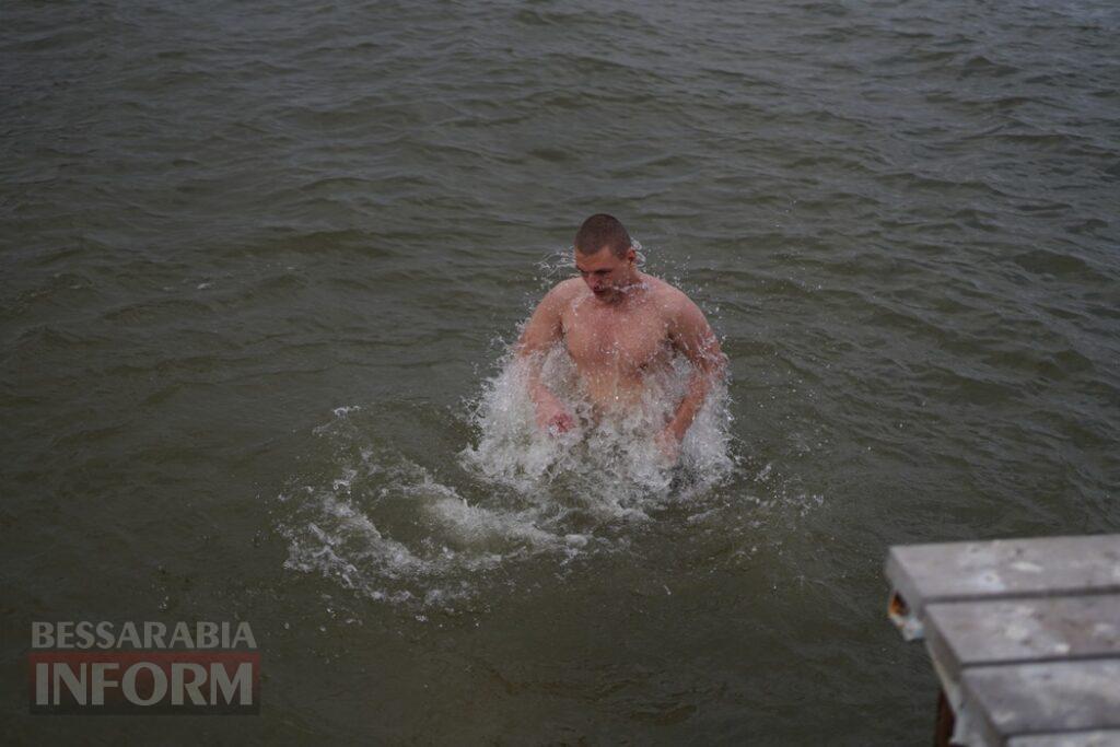 Аккерманці традиційно занурилися та залюбки поплавали на Водохреще у водах Дністровського лиману