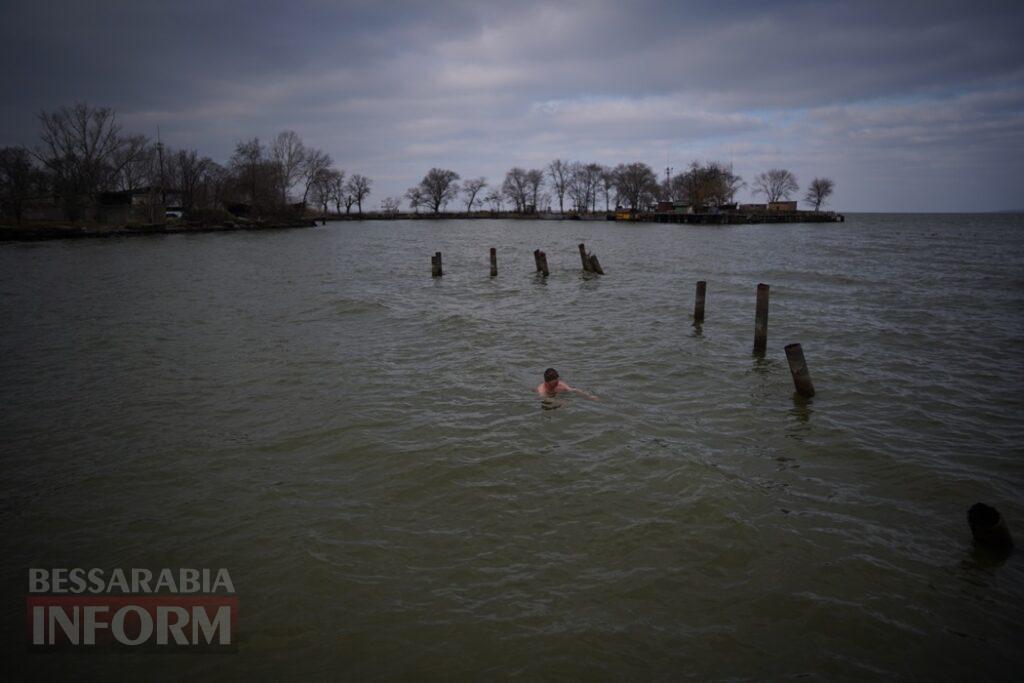 Аккерманці традиційно занурилися та залюбки поплавали на Водохреще у водах Дністровського лиману