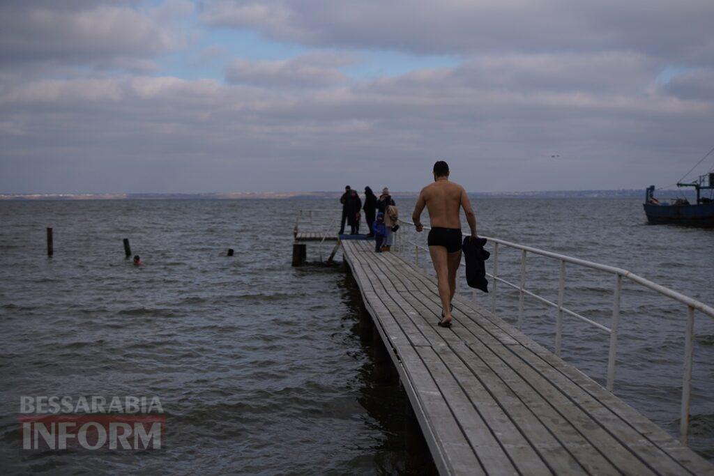 Аккерманці традиційно занурилися та залюбки поплавали на Водохреще у водах Дністровського лиману