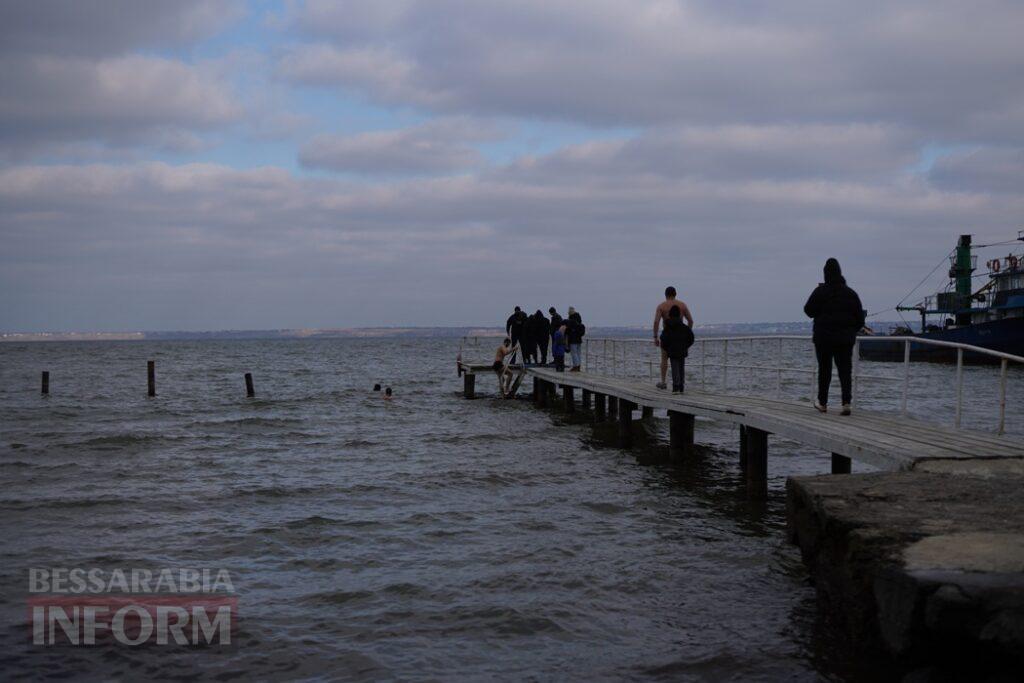 Аккерманці традиційно занурилися та залюбки поплавали на Водохреще у водах Дністровського лиману