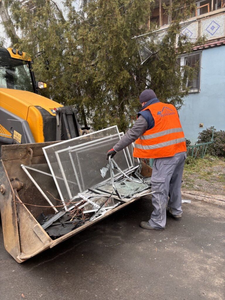 Пошкоджено понад 900 вікон у десяти будинках: в Одесі ліквідовують наслідки атаки шахедів