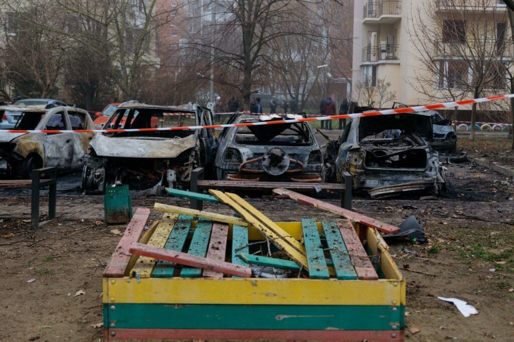 Пошкоджено понад 900 вікон у десяти будинках: в Одесі ліквідовують наслідки атаки шахедів