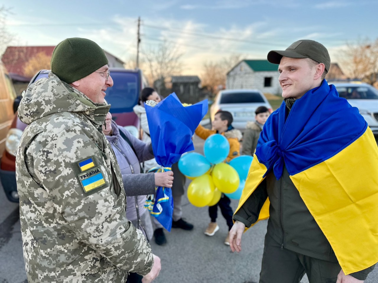 На Ізмаїльщину повернулися двоє захисників Зміїного, які майже три роки провели в російському полоні