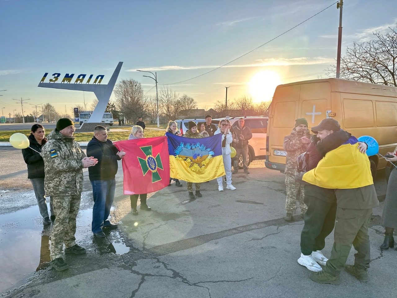 На Ізмаїльщину повернулися двоє захисників Зміїного, які майже три роки провели в російському полоні