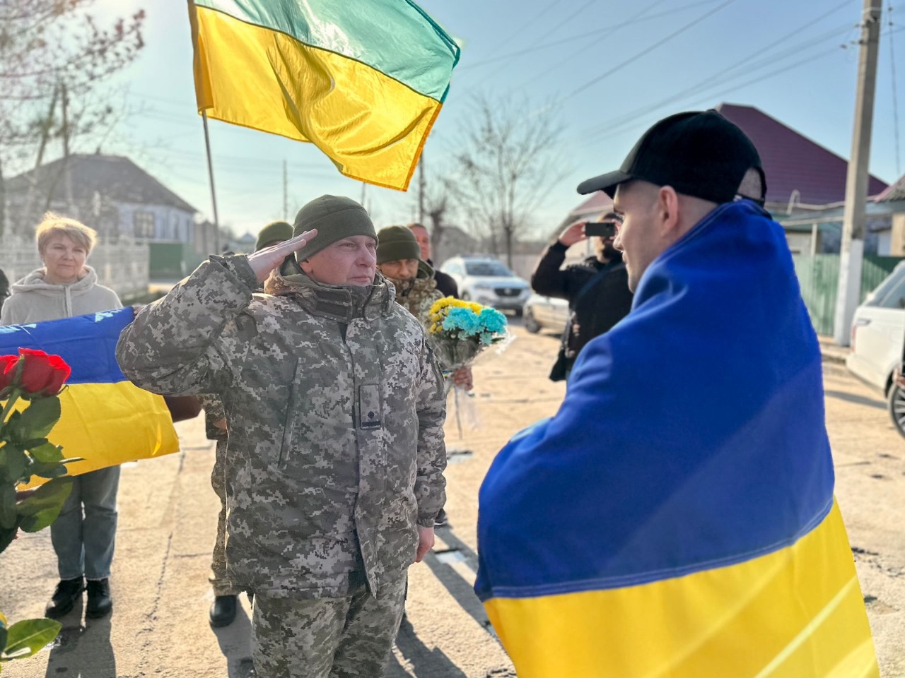 На Ізмаїльщину повернулися двоє захисників Зміїного, які майже три роки провели в російському полоні