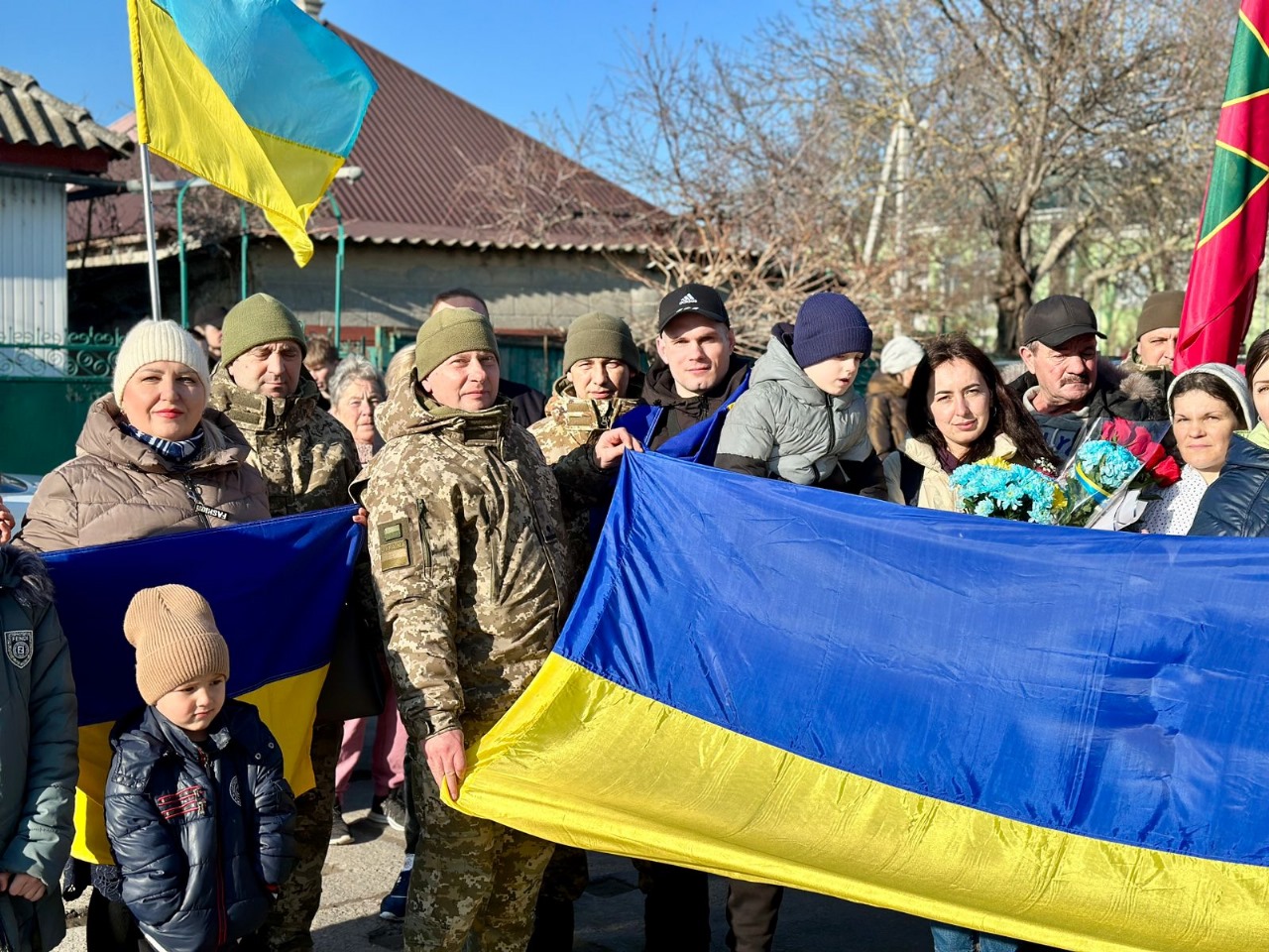 На Ізмаїльщину повернулися двоє захисників Зміїного, які майже три роки провели в російському полоні