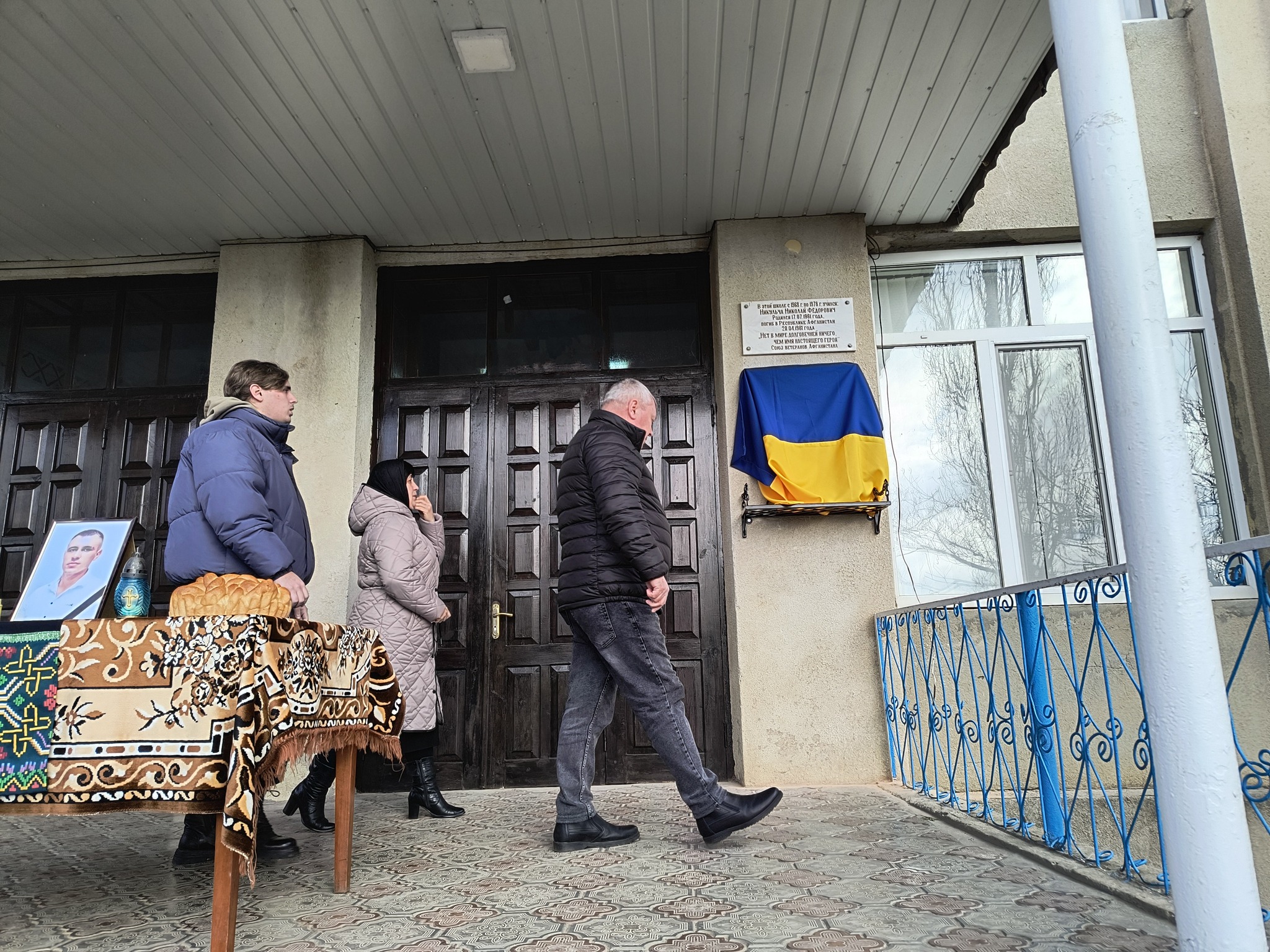 В Татарбунарській громаді з'явилася меморіальна дошка з портретом юного захисника