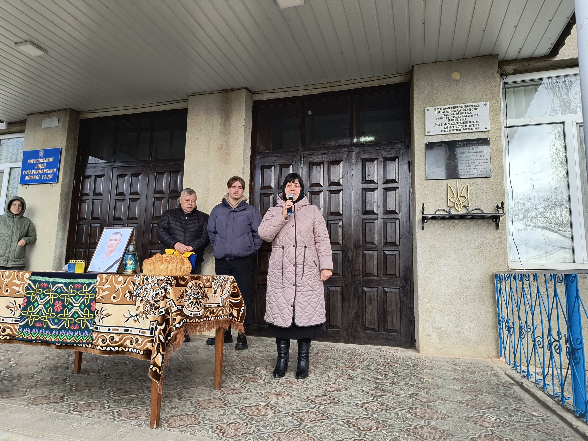 В Татарбунарській громаді з'явилася меморіальна дошка з портретом юного захисника