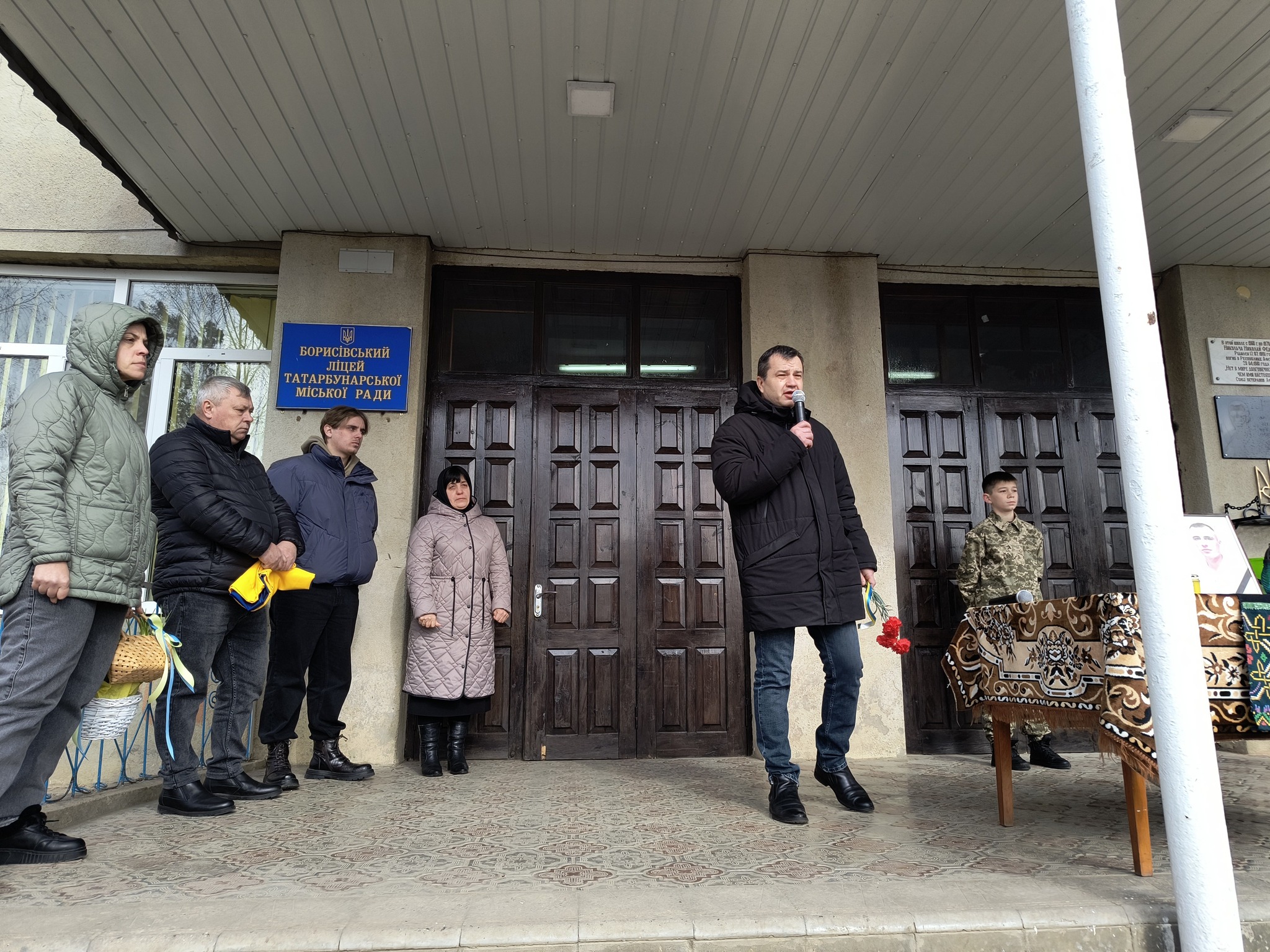 В Татарбунарській громаді з'явилася меморіальна дошка з портретом юного захисника