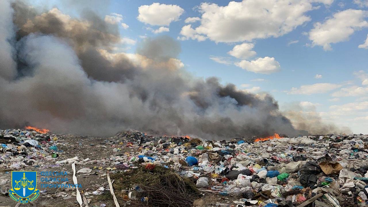 Через недбалість посадовця на полігоні Одещини сталися дві масштабні пожежі