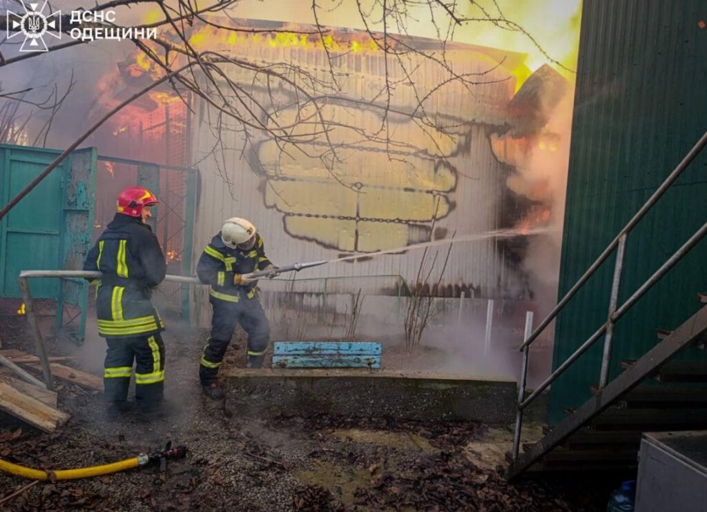 На Одещині горіла база відпочинку: вогонь охопив майже 500 квадратних метрів