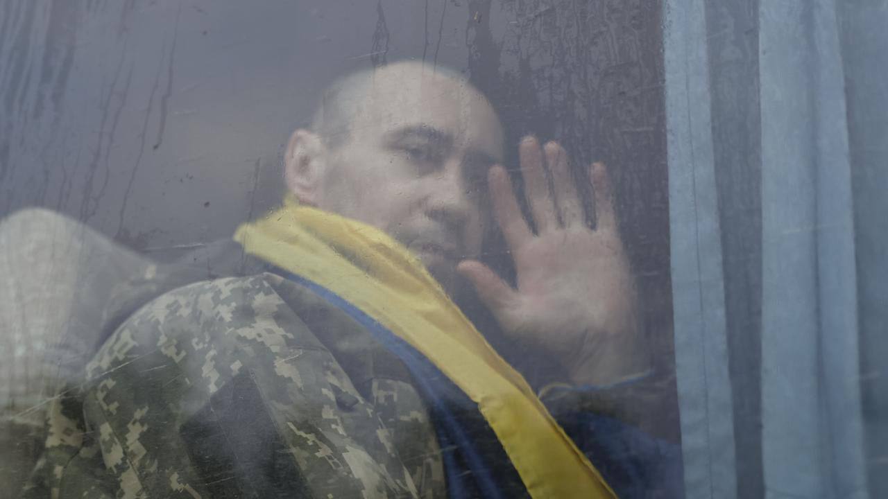 Черговий обмін військовополонених: понад 100 українських захисників повернуто додому