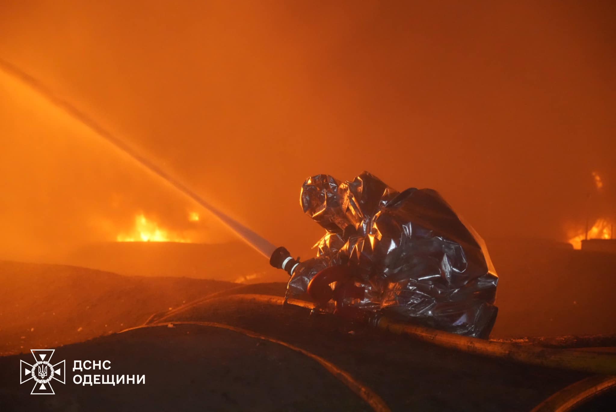 Рятувальники та прокуратура показали наслідки нічної атаки на Одесу