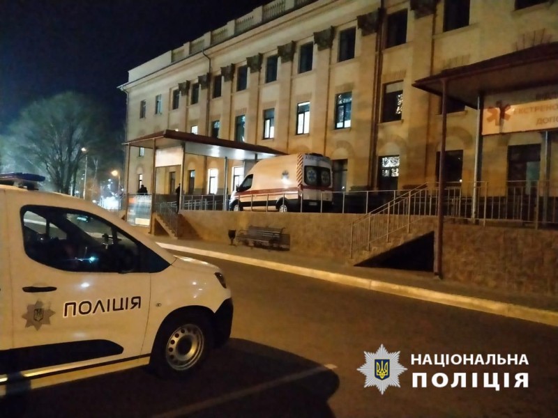 В Ізмаїлі через різні погляди на життя чоловік вдарив ножем у шию знайому