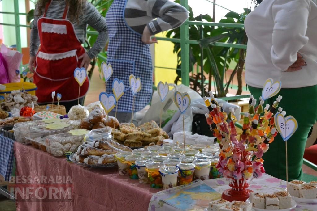 В Кілійському ліцеї на ярмарку збирали кошти для створення Алеї Пам'яті загиблим випускникам