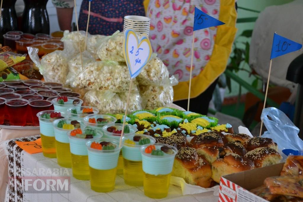 В Кілійському ліцеї на ярмарку збирали кошти для створення Алеї Пам'яті загиблим випускникам