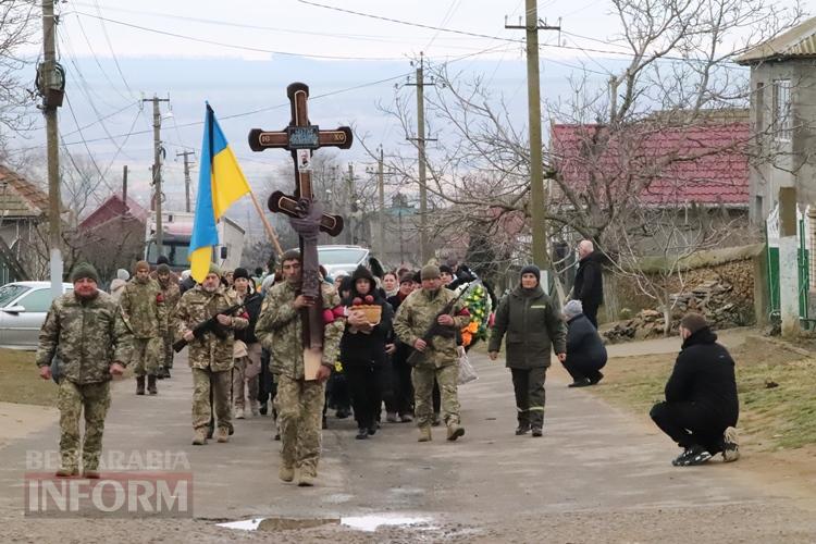 Болградська громада попрощалася з Героєм: в останню путь провели капітана Владислава Ільчука